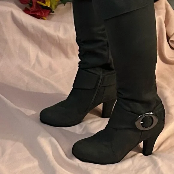 Woman’s knee high grey boots - Picture 1 of 15